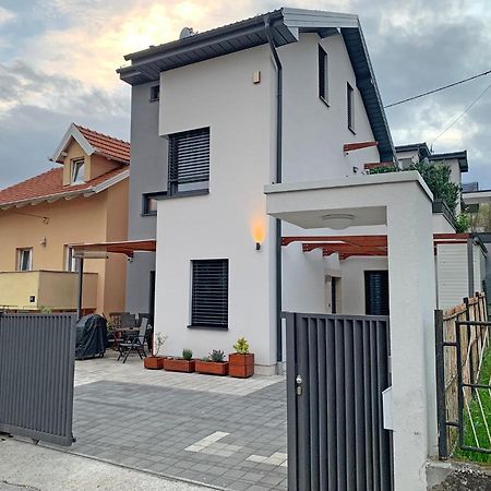 Apartment Maksimir Yard Zagabria Esterno foto